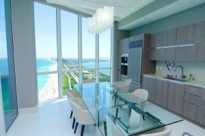 Mesas de vidro - confiabilidade e exclusividade do interior. 285+ (foto) opções com gosto de designer