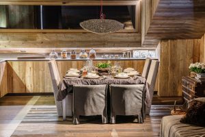 O interior da casa no estilo de chalés: Como criar um conto alpino? Mais de 210 fotos de design de dentro e de fora