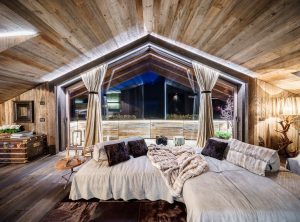 O interior da casa no estilo de chalés: Como criar um conto alpino? Mais de 210 fotos de design de dentro e de fora