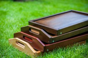 Mesa de café da manhã na cama faça você mesmo: modelos práticos para conforto