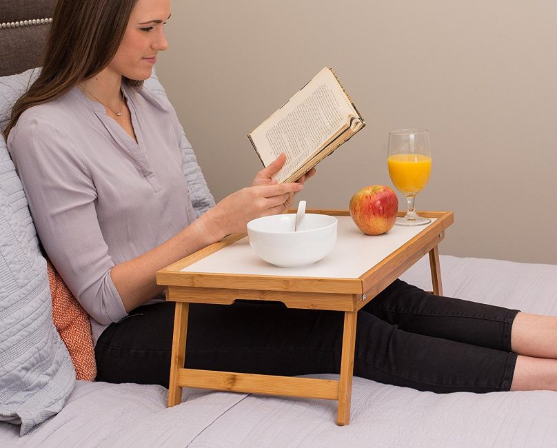 Escolha uma mesa de bambu, pois ela é feita de material ecologicamente correto