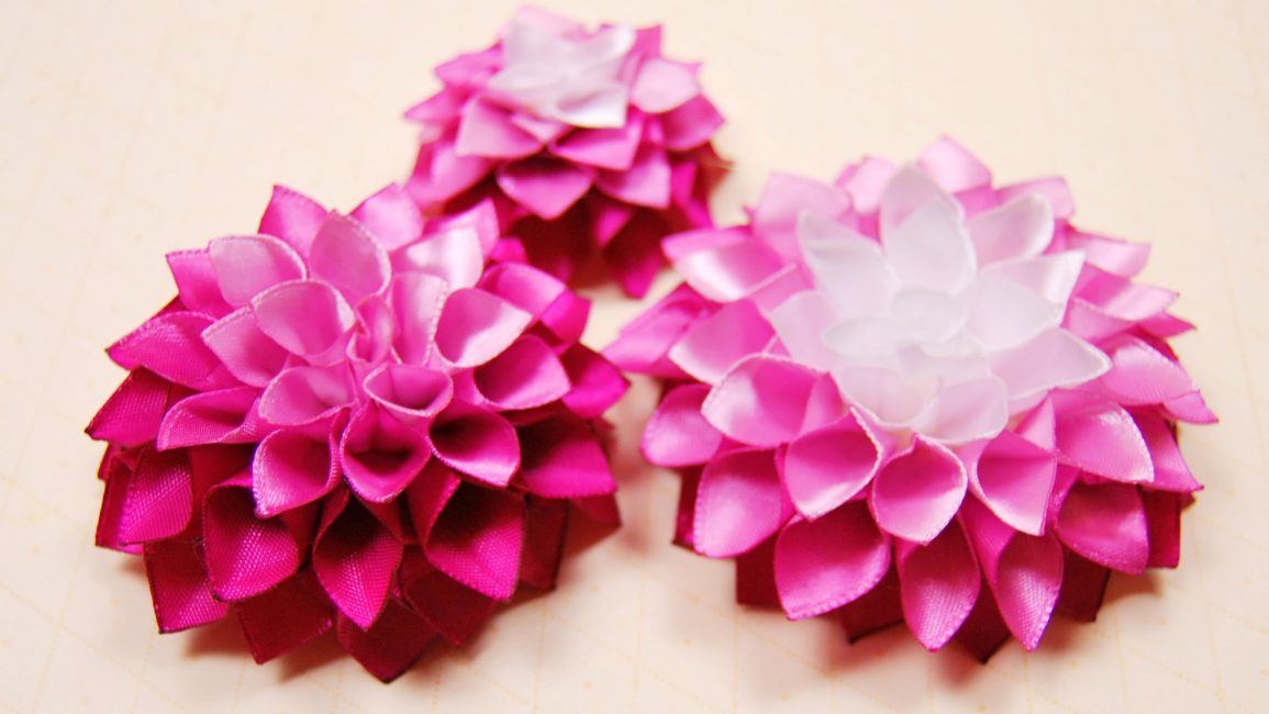 Flor delicada usada para decorar o interior ou penteados