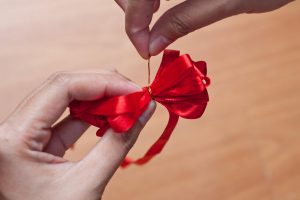 Como fazer uma flor a partir de uma fita Fazer as suas próprias mãos (mais de 90 fotos): Aulas Master simples para criar um Bud bonito