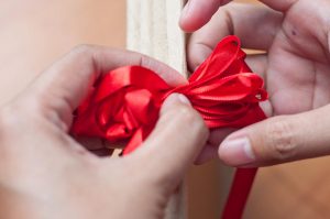 Como fazer uma flor a partir de uma fita Fazer as suas próprias mãos (mais de 90 fotos): Aulas Master simples para criar um Bud bonito