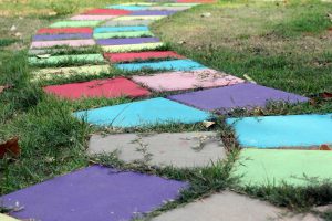 Passarelas no país de telhas de pavimentação - Design de um belo pátio (120+ fotos)