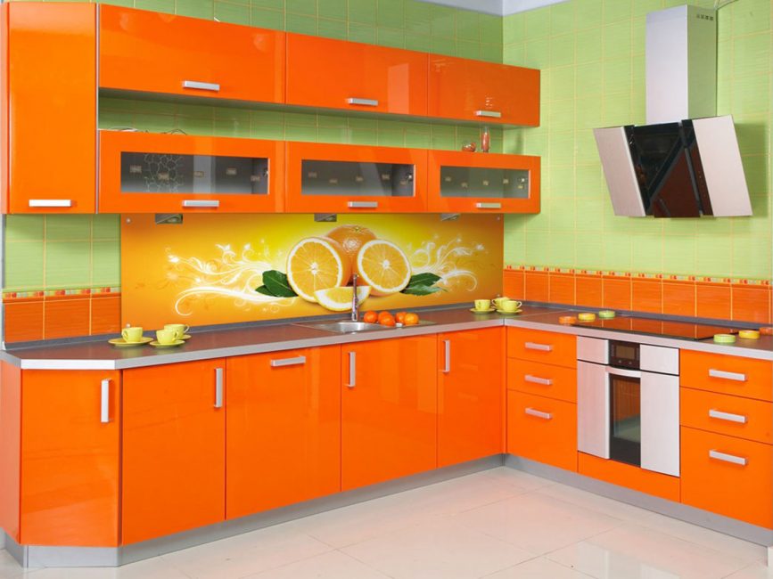 ห้องพักขนาดใหญ่มีเฉดสีที่แตกต่างกันสองแบบสร้างสีสันที่สดใส