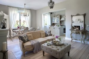 O interior da sala de estar no estilo da Provence - o charme da França em sua casa (mais de 170 fotos)