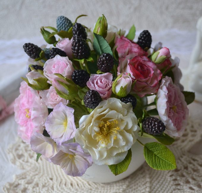 Flores artificiais são adequadas para decorar qualquer ambiente.