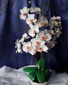 Flores artificiais para interiores de casa: Beleza por muitos anos (bouquets, composições, ekibany)