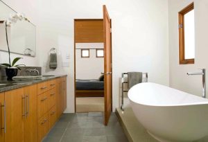 Portas interiores no interior do apartamento (305+ fotos): opções elegantes e modernas