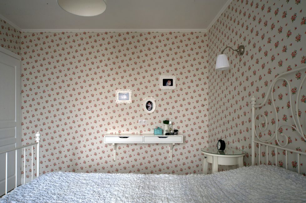 No interior do quarto