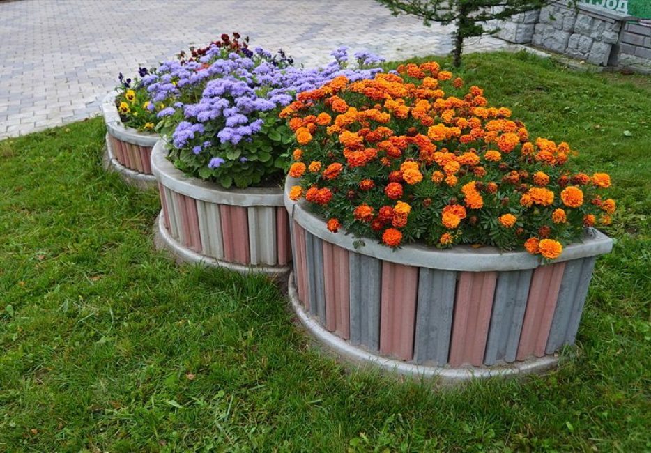 O tipo mais comum é, naturalmente, um canteiro de flores.