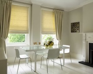 Cortinas romanas no interior (mais de 205 fotografias) - Decoração de janelas elegantes com as próprias mãos (instruções passo a passo)