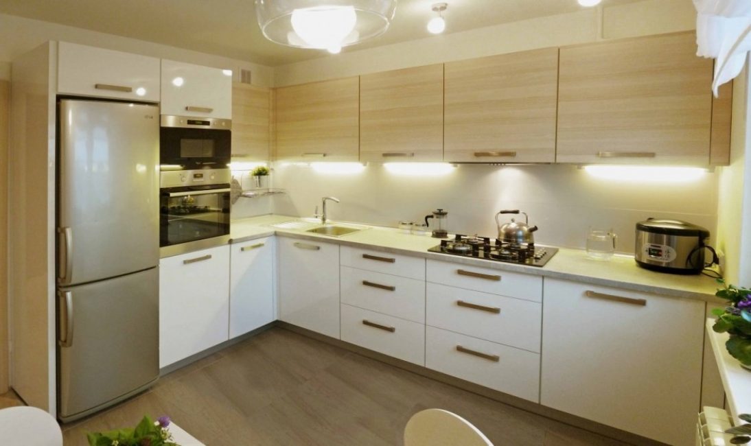Em uma pequena cozinha, é dada preferência ao layout em forma de L.