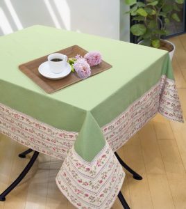 Experimentando com toalhas de mesa em cima da mesa: 265+ Fotos de opções bonitas e modernas (silicone, transparentes, a céu aberto)
