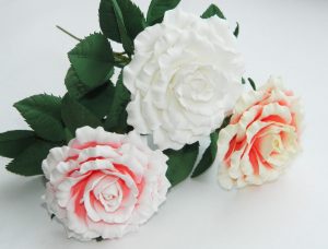 Rosas grandes e pequenas de Foamiran: 150+ (foto) com instruções passo a passo. 7 master classes detalhadas para iniciantes