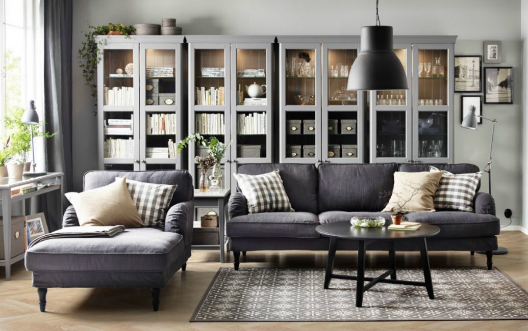Um modelo estreito para livros é ideal se você tiver um pequeno apartamento.