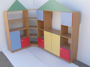 Rack para livros e brinquedos no berçário: Uma solução simples e original de sistema de armazenamento do tipo 