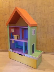 Rack para livros e brinquedos no berçário: Uma solução simples e original de sistema de armazenamento do tipo 