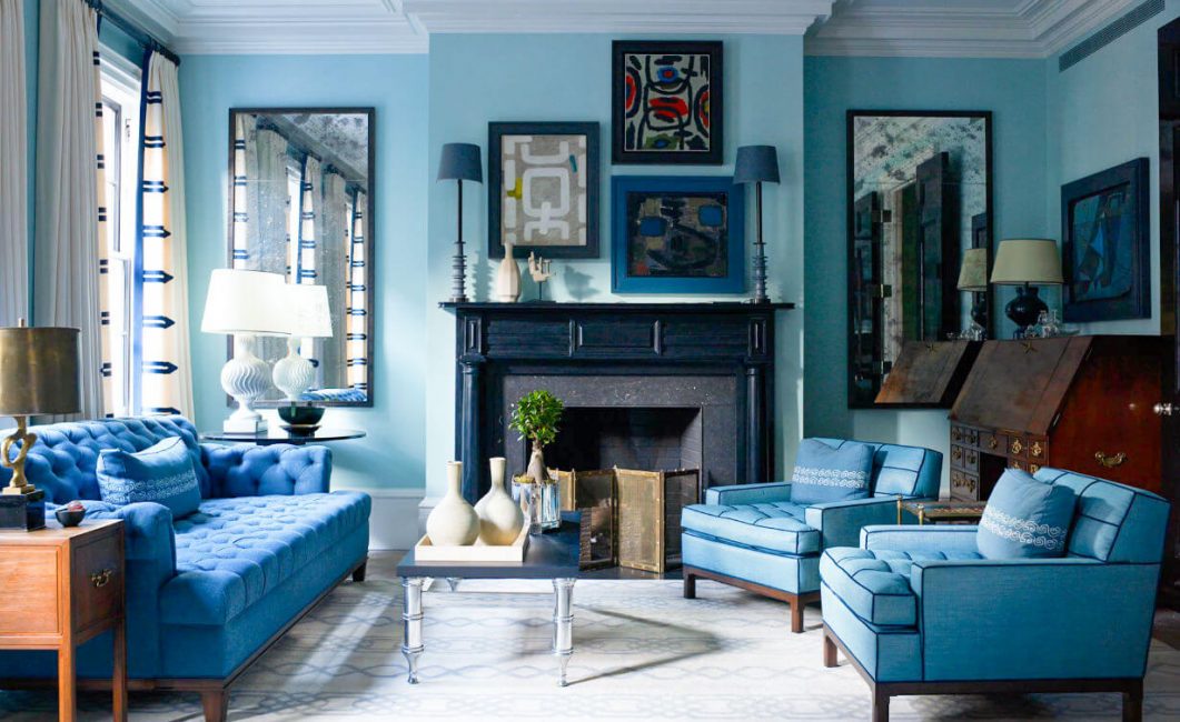 Interior clássico intercalado com azul