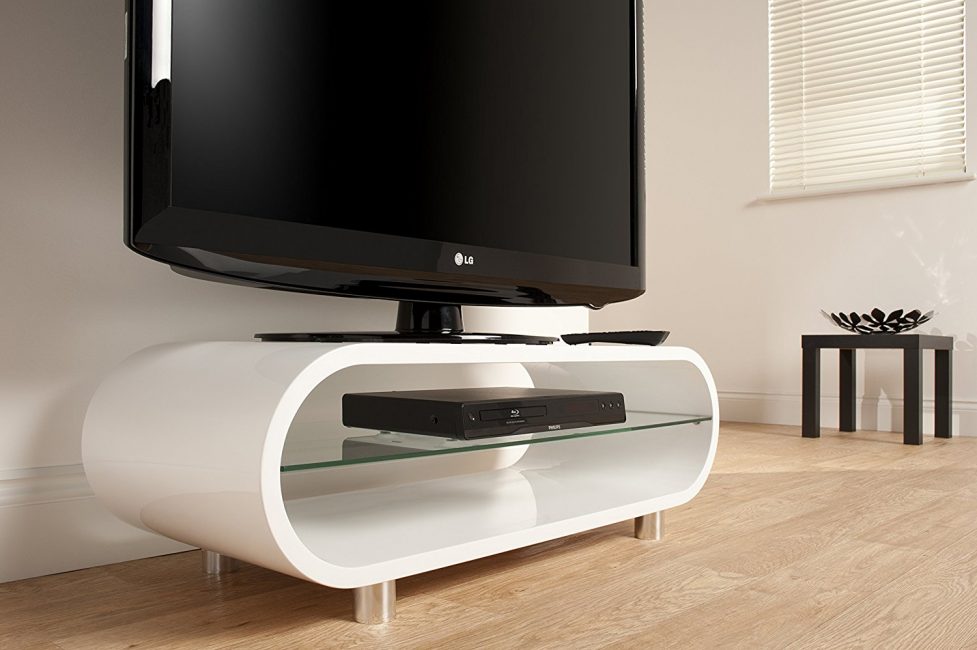 Nightstand estreito quando há pouco espaço.