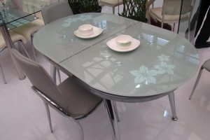 Mesa oval na cozinha - Versão universal para qualquer interior (mais de 210 fotos de modelos deslizantes, de vidro e de madeira)