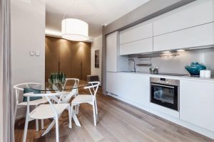 Mesa oval na cozinha - Versão universal para qualquer interior (mais de 210 fotos de modelos deslizantes, de vidro e de madeira)