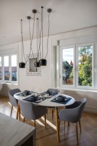 Mesa oval na cozinha - Versão universal para qualquer interior (mais de 210 fotos de modelos deslizantes, de vidro e de madeira)