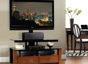 Prateleira de TV na parede (295+ fotos): nuances de design (articulada, canto, vidro)