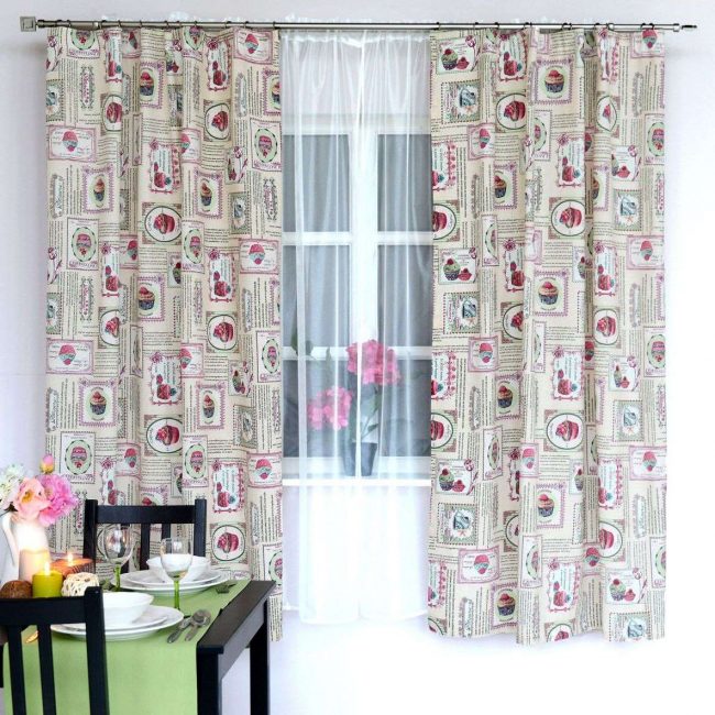 Abordagem clássica com cortinas curtas