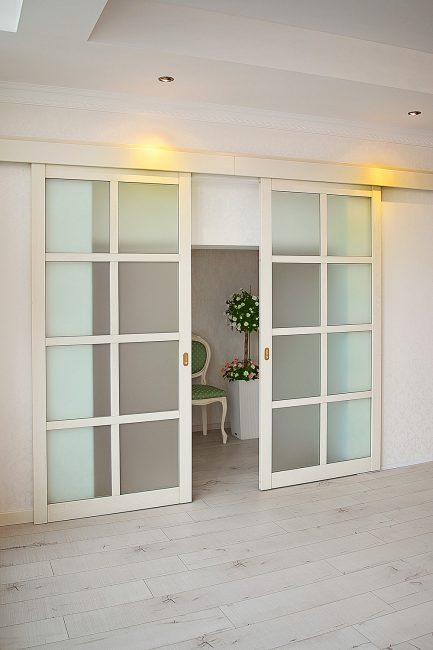 Portas de correr em cor clara
