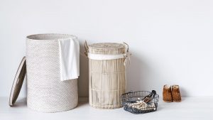 Cesto de roupa na casa de banho: 145+ (foto) construído, vime, canto