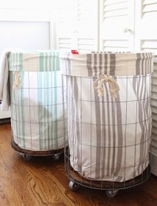 Cesto de roupa na casa de banho: 145+ (foto) construído, vime, canto