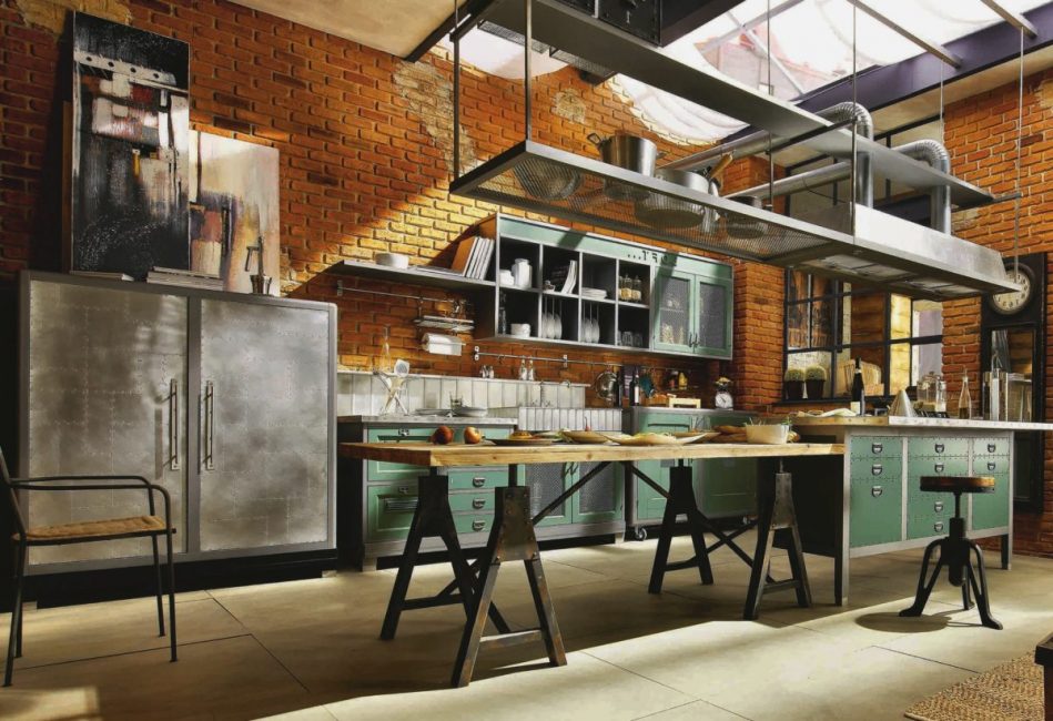 Tijolo nas paredes é um sinal brilhante de um estilo loft.