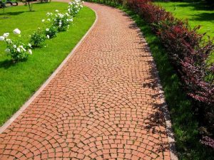 Como é bonito fazer caminhos de jardins com as próprias mãos a baixo custo? Mais de 180 fotos de opções suburbanas de diferentes materiais (telhas, plástico, borracha)
