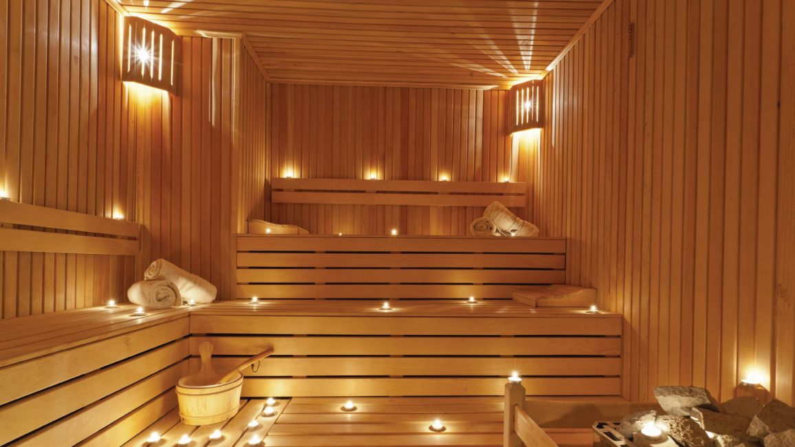 Sauna finlandesa - pedras de aquecimento a seco transportavam madeira