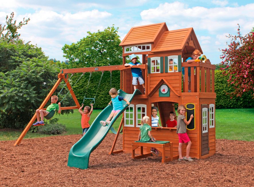Casa com um parque infantil