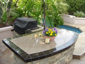 Countertop tiles - การออกแบบดั้งเดิมของพื้นผิวการทำงาน ตัวเลือก 195+ (ภาพถ่าย) สำหรับห้องครัวและห้องน้ำ