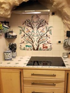 Countertop tiles - การออกแบบดั้งเดิมของพื้นผิวการทำงาน ตัวเลือก 195+ (ภาพถ่าย) สำหรับห้องครัวและห้องน้ำ