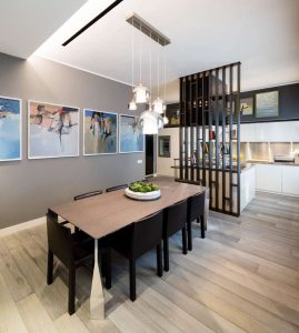 Decoração de interiores de uma grande cozinha moderna: 200 + (foto) idéias de design (cortinas, papel de parede, balcão de bar)