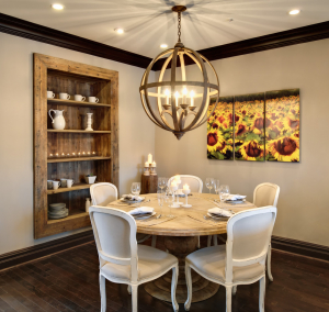 Interior da cozinha com um nicho: Nós decoramos o espaço da cozinha corretamente (na parede, sob a janela, no canto)