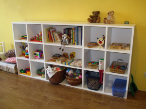 Uma interessante seleção de prateleiras para salas de diferentes funcionalidades: 220 + Foto Zoneamento conveniente para crianças, sala de estar, banheiro