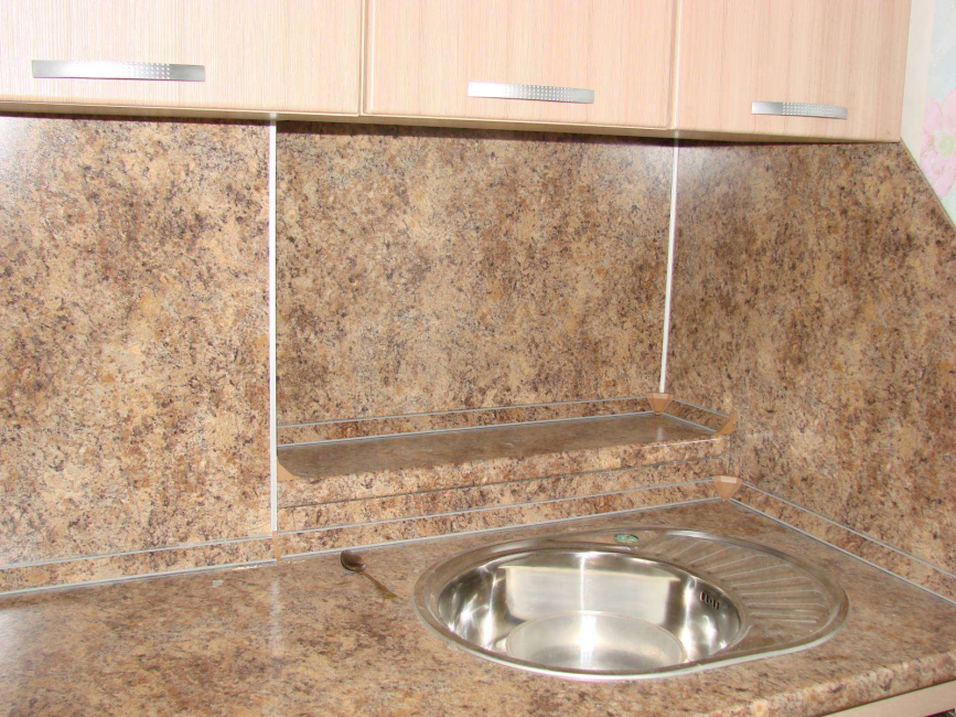 Interior da cozinha com um nicho: Nós decoramos o espaço da cozinha corretamente (na parede, sob a janela, no canto)