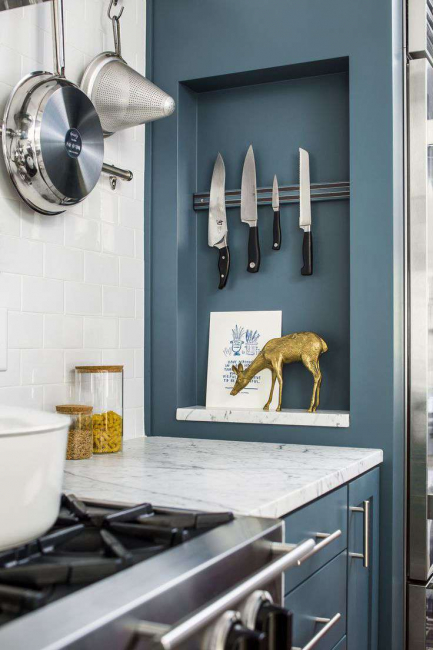 Interior da cozinha com um nicho: Nós decoramos o espaço da cozinha corretamente (na parede, sob a janela, no canto)