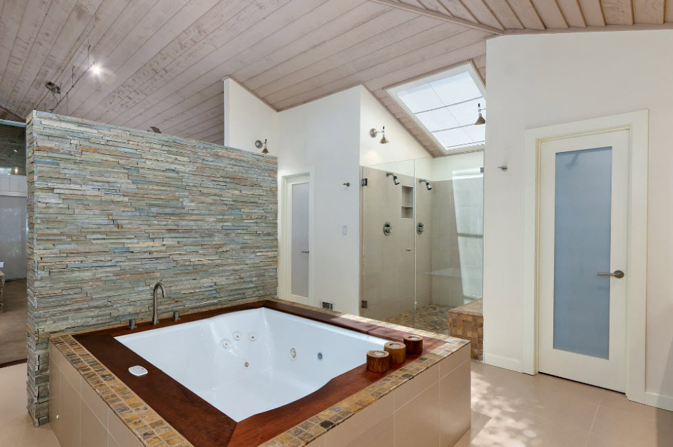 Escolhendo um jacuzzi, você deve prestar atenção não só ao seu tamanho, mas também ao material