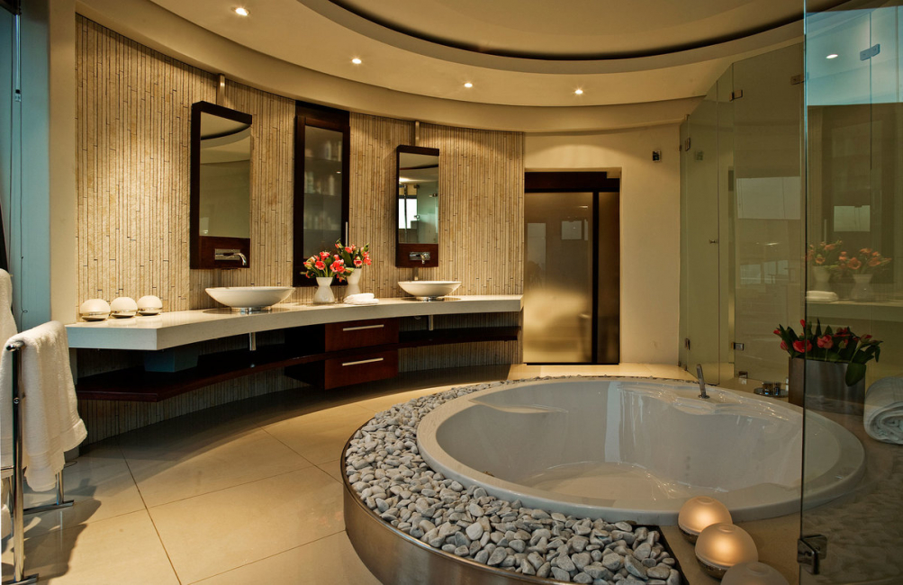 Todos os jacuzzis modernos estão equipados com um painel de controle.
