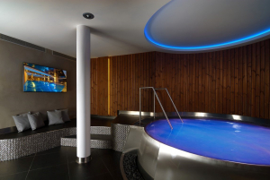 Características do design de uma banheira com hidromassagem no interior da casa e apartamento (120 + Foto). Luxo acessível com benefícios para a saúde. O que você precisa saber?