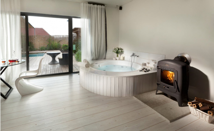 Características do design de uma banheira com hidromassagem no interior da casa e apartamento (120 + Foto). Luxo acessível com benefícios para a saúde. O que você precisa saber?