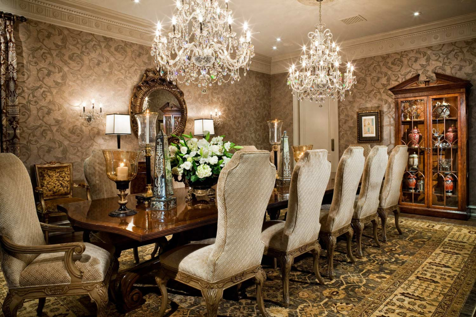 Os candelabros suspensos são uma opção clássica para muitos quartos.