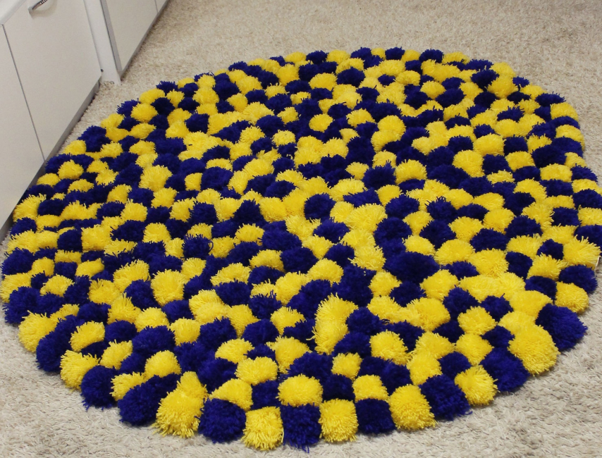 Pompons macios para um interior brilhante